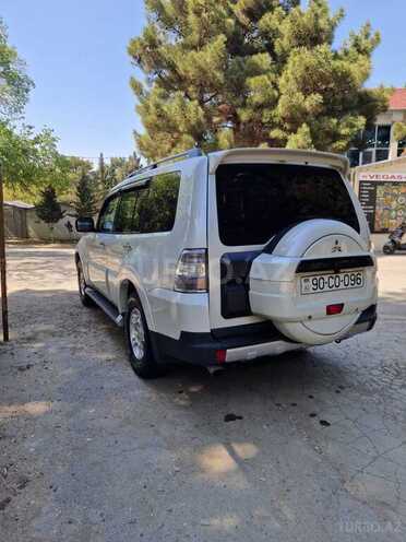 Mitsubishi Pajero-9
