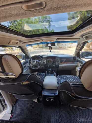 Mitsubishi Pajero-6