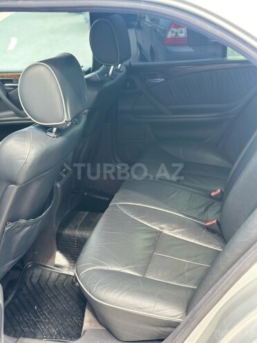 Mercedes E 270 2001, 321,000 km - 2.7 l - Bakı