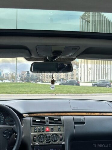 Mercedes E 270 2001, 321,000 km - 2.7 l - Bakı