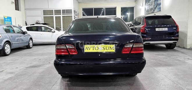 Mercedes E 220 d-11