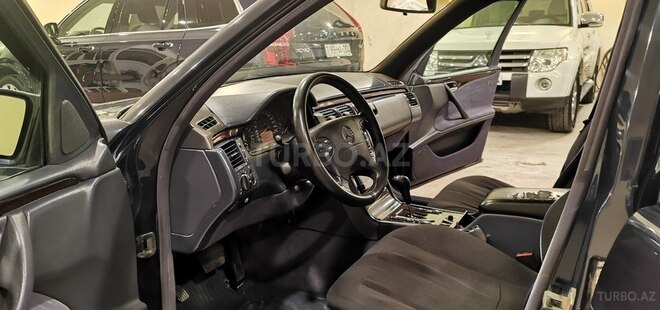 Mercedes E 220 d-17
