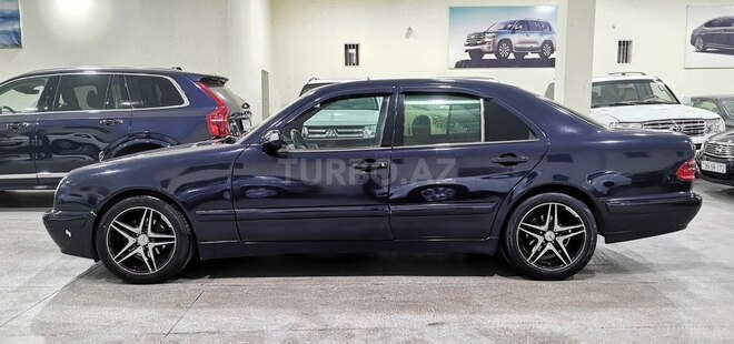 Mercedes E 220 d-3