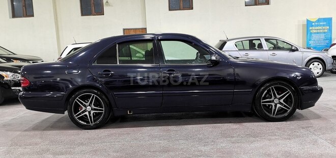 Mercedes E 220 d-12