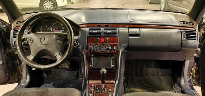 Mercedes E 220 d-15