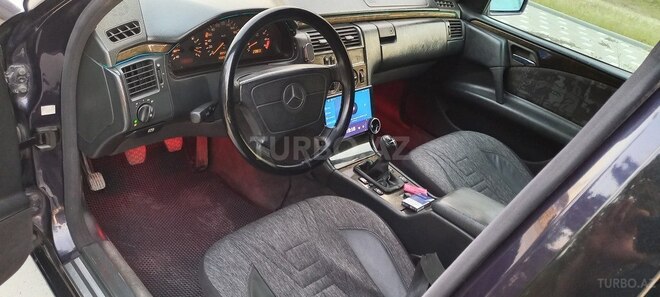 Mercedes E 200 1997, 321,567 km - 2.0 l - Sumqayıt
