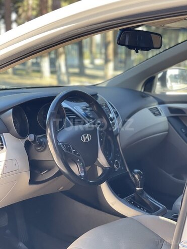 Hyundai Elantra 2015, 246,000 km - 1.8 л - Bakı