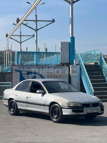 Opel Omega 1998, 300,000 km - 2.0 л - Quba