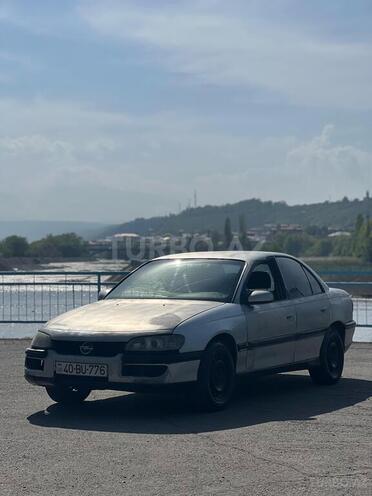 Opel Omega 1998, 300,000 km - 2.0 л - Quba