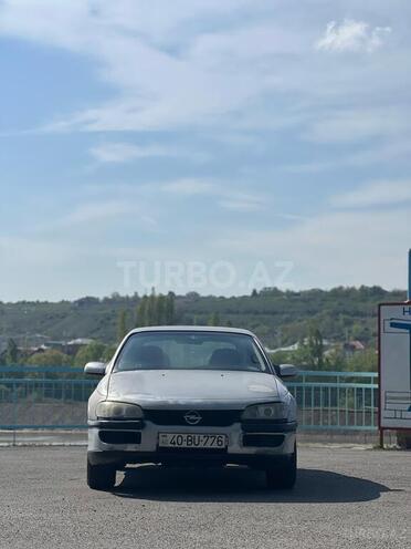 Opel Omega 1998, 300,000 km - 2.0 л - Quba