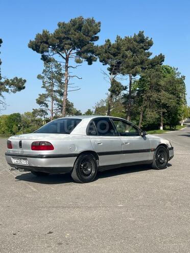 Opel Omega 1998, 300,000 km - 2.0 л - Quba