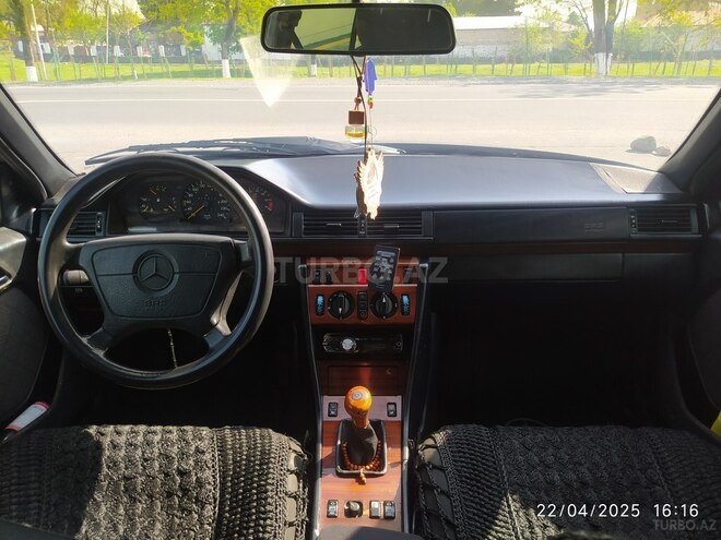 Mercedes E 200 1994, 504,320 km - 2.0 l - Zaqatala