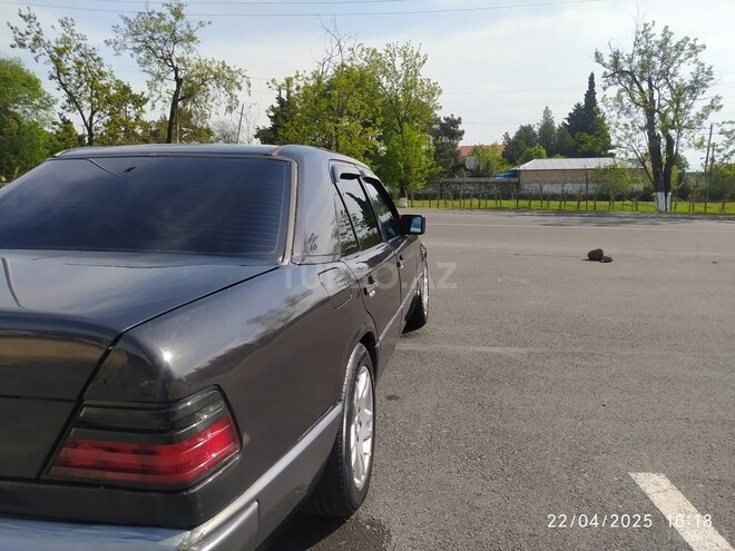 Mercedes E 200 1994, 504,320 km - 2.0 l - Zaqatala
