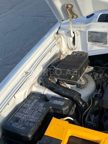 Mitsubishi Pajero io-7