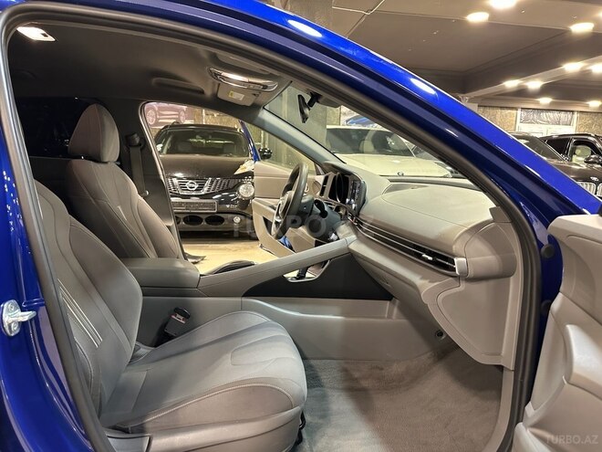 Hyundai Elantra-11