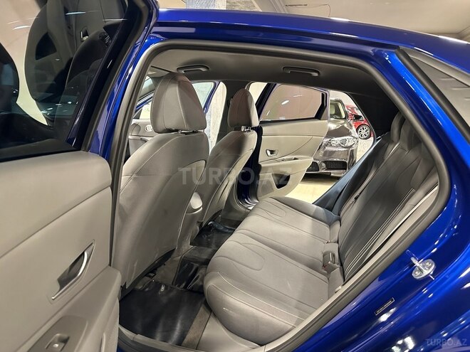 Hyundai Elantra-12