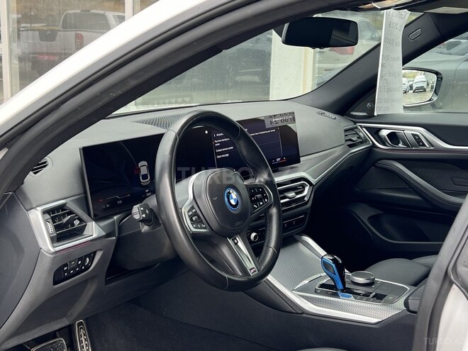 BMW i4-10