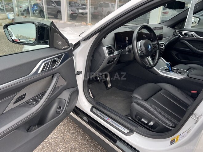 BMW i4-11