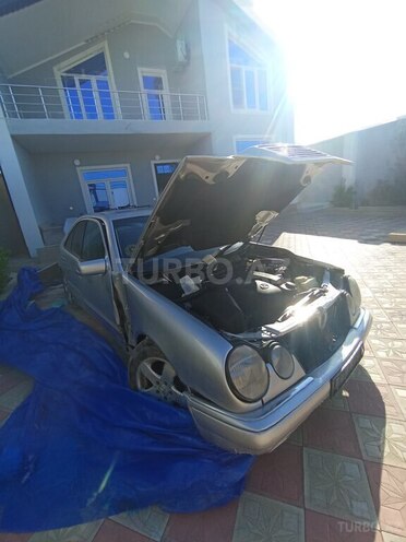 Mercedes E 240 2008, 130,000 km - 2.4 л - Sumqayıt