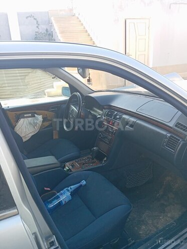 Mercedes E 240 2008, 130,000 km - 2.4 л - Sumqayıt