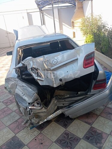 Mercedes E 240 2008, 130,000 km - 2.4 л - Sumqayıt