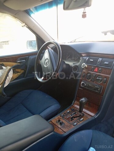Mercedes E 240 2008, 130,000 km - 2.4 л - Sumqayıt