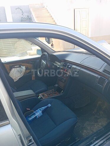Mercedes E 240 2008, 130,000 km - 2.4 л - Sumqayıt