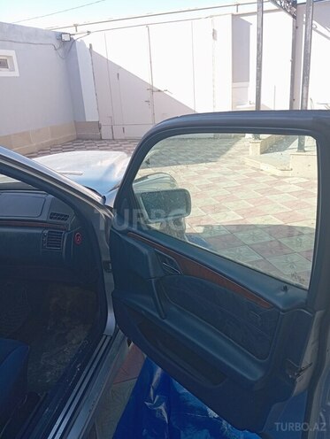 Mercedes E 240 2008, 130,000 km - 2.4 л - Sumqayıt