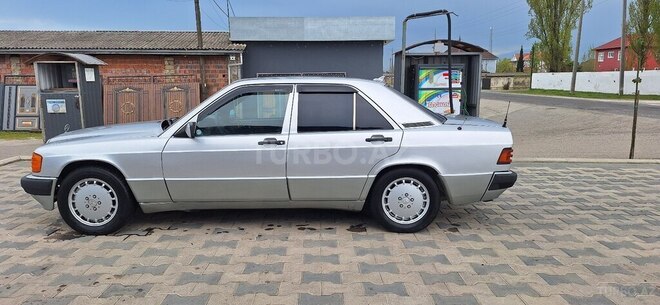 Mercedes 190 1990, 350,000 km - 2.5 л - Astara