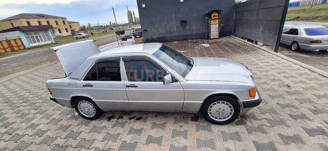 Mercedes 190 1990, 350,000 km - 2.5 л - Astara