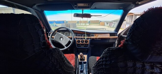 Mercedes 190 1990, 350,000 km - 2.5 л - Astara
