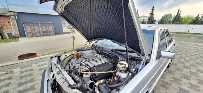 Mercedes 190 1990, 350,000 km - 2.5 л - Astara