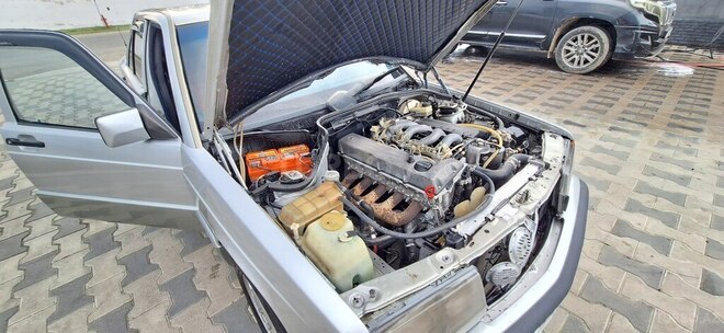 Mercedes 190 1990, 350,000 km - 2.5 л - Astara