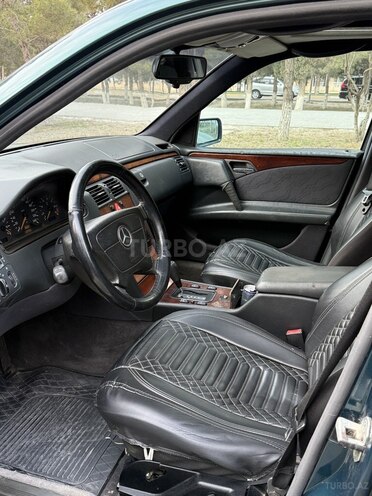 Mercedes E 230 1996, 299,000 km - 2.3 l - Sumqayıt