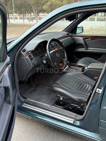 Mercedes E 230 1996, 299,000 km - 2.3 l - Sumqayıt