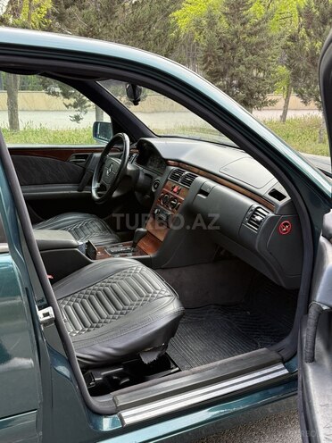 Mercedes E 230 1996, 299,000 km - 2.3 l - Sumqayıt