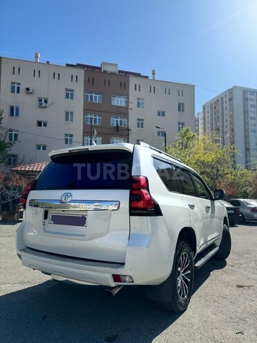 Toyota Land Cruiser Prado-4