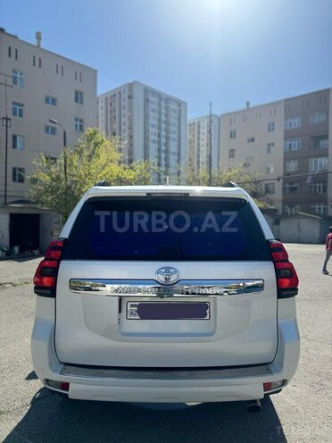 Toyota Land Cruiser Prado-5