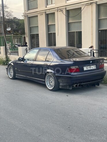 BMW 320-2