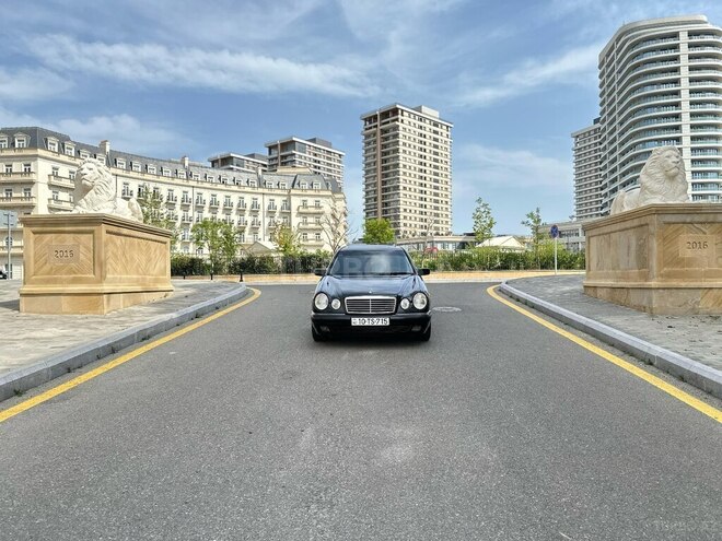 Mercedes E 280 1999, 325,269 km - 2.8 l - Bakı