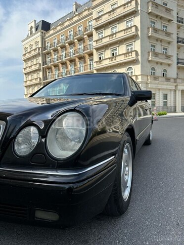 Mercedes E 280 1999, 325,269 km - 2.8 l - Bakı