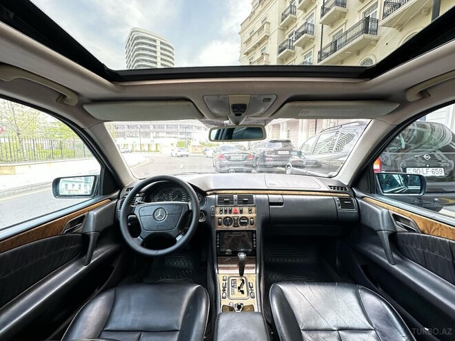 Mercedes E 280 1999, 325,269 km - 2.8 l - Bakı