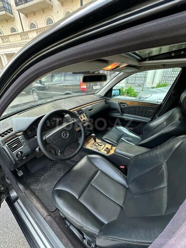 Mercedes E 280 1999, 325,269 km - 2.8 l - Bakı