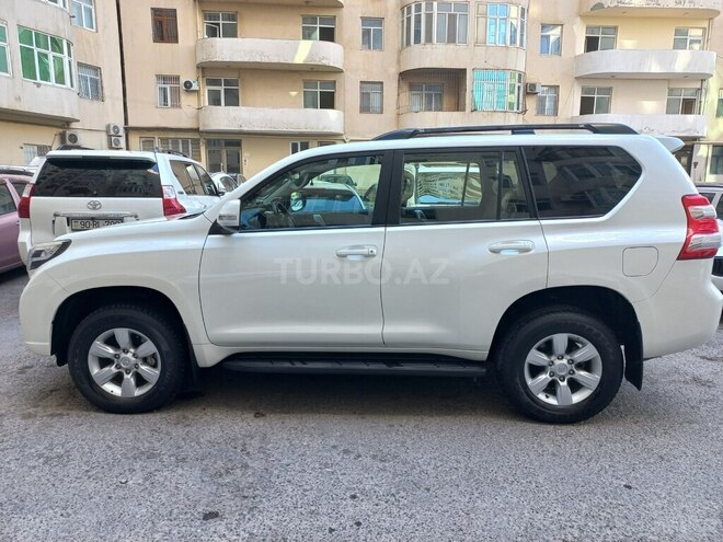 Toyota Land Cruiser Prado-4