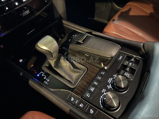 Lexus LX 570-16