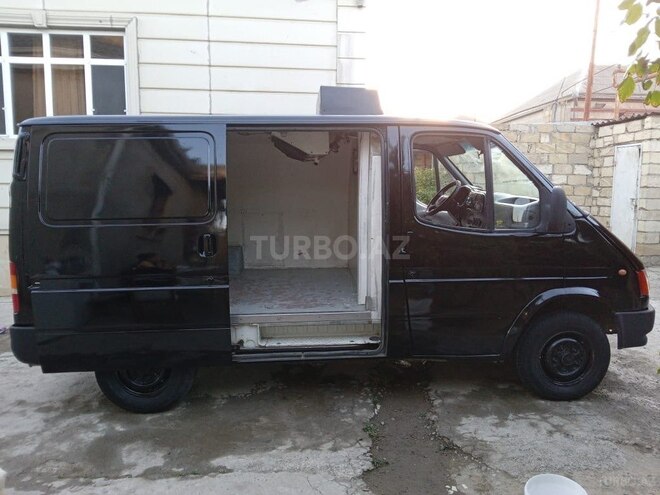 Ford Transit-4