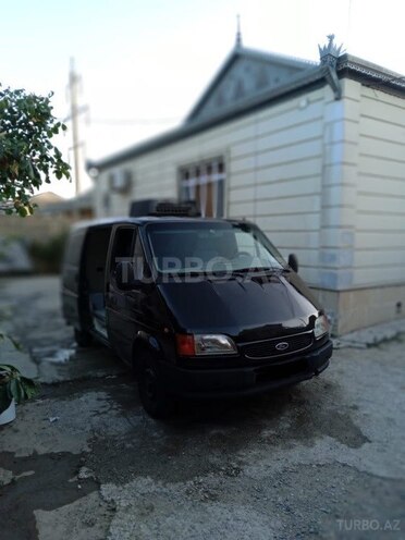Ford Transit-9