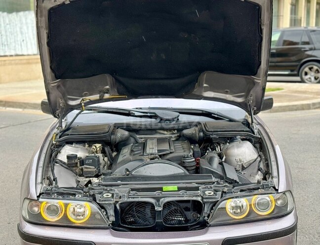 BMW 528 2001, 270,000 km - 2.8 l - Sumqayıt