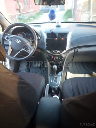 Hyundai Accent 2015, 202,805 km - 1.6 л - Bakı