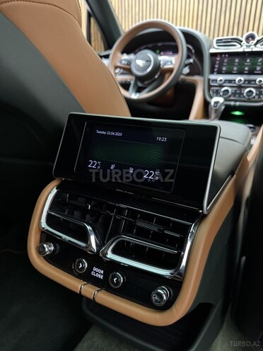 Bentley Bentayga-26